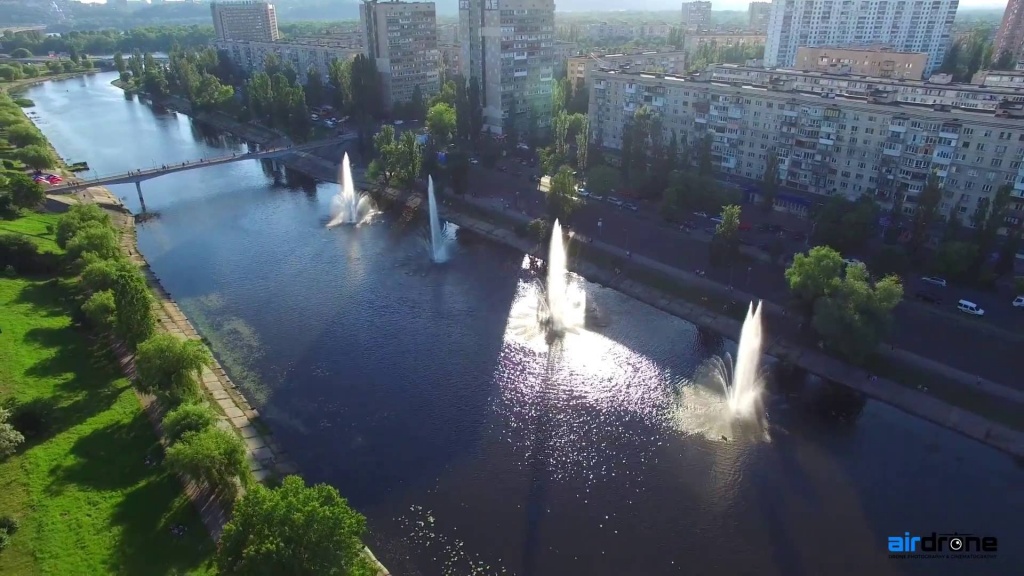 Фонтаны_на_Русановке.jpg Фонтаны_на_Русановке.jpg